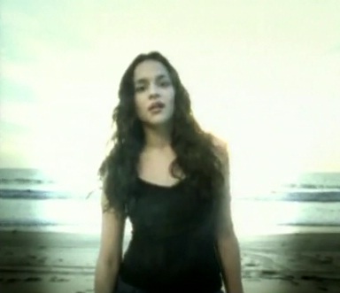 Norah Jones sings "Don't know Why"