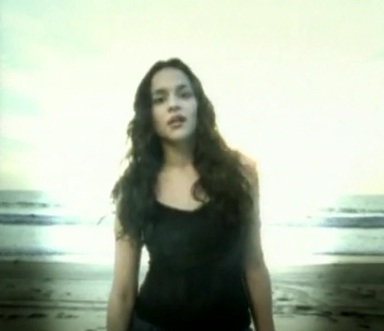 Norah Jones sings “Don’t know Why”