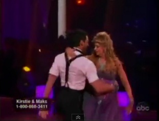 "Dancing with the Stars" Kirstie's shoe falls off!