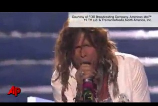 Steven Tyler Rocks “American Idol” Finale