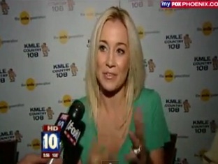 “American Idol” alum Kellie Pickler Stops By to Chat