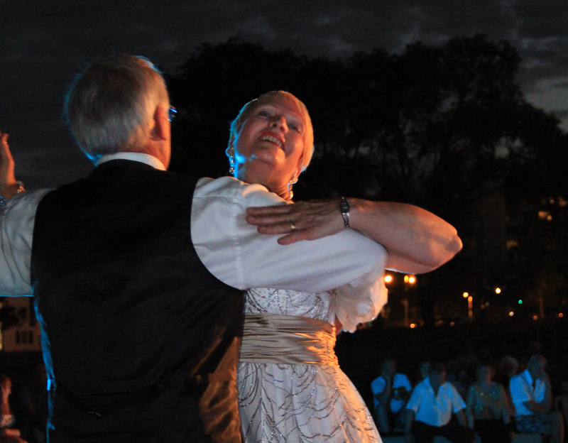 danceScape @the Waterfront: Mel & Lynn Foxtrot