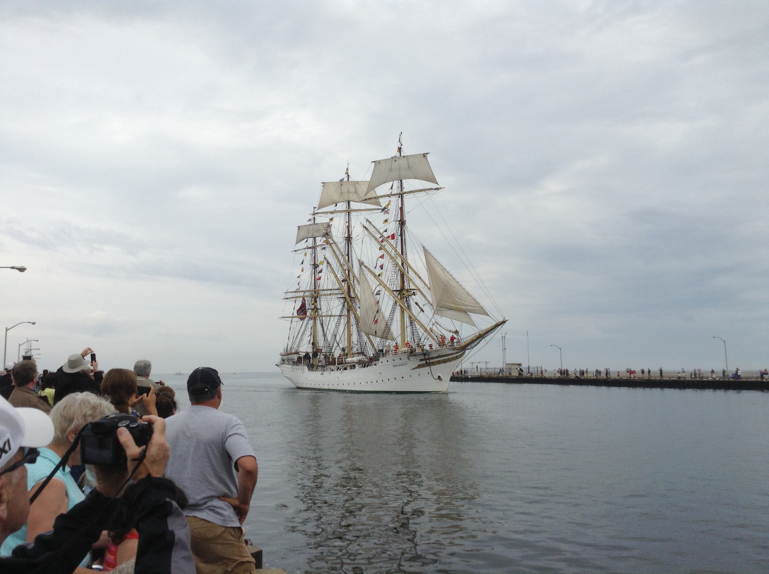 TALL SHIPSÂ® Hamilton Video Highlights, Canada Day Weekend 2013 - Parade of Ships 