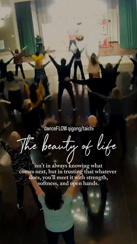 Breathe first.
Then move.

Flexibility isn’t forced.
Mobility isn’t rushed.
Calm isn’t chased.

In danceFLOW, everything begins with breath.

Breath sets the rhythm.
Rhythm guides the movement.
Movement restores the body.

Inspired by qigong and tai chi, danceFLOW supports: 

• flexibility & mobility
• stress relief & nervous-system reset
• mental clarity and ease

This is Rhythm First —
listening before pushing,
moving with awareness,
and giving your body what it actually needs.

🌀 danceFLOW Schedule
Tuesdays 1:30 pm — Online
Thursdays 6:00 pm — In-Studio or Online

Beginner-friendly.
Move at your own pace.
Come as you are.
— danceScape

#RhythmFirst #Qigong #TaiChi #MindfulMovement #StressRelief